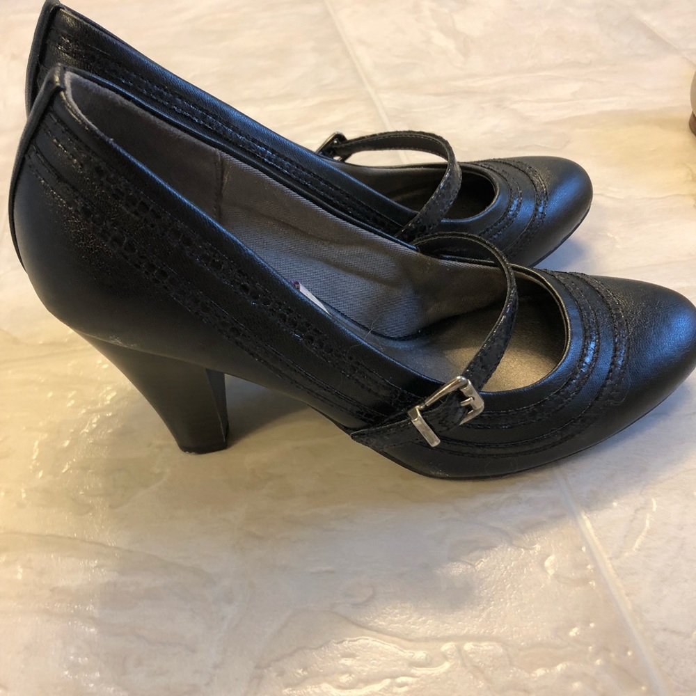 Size 8 memory foam shoes